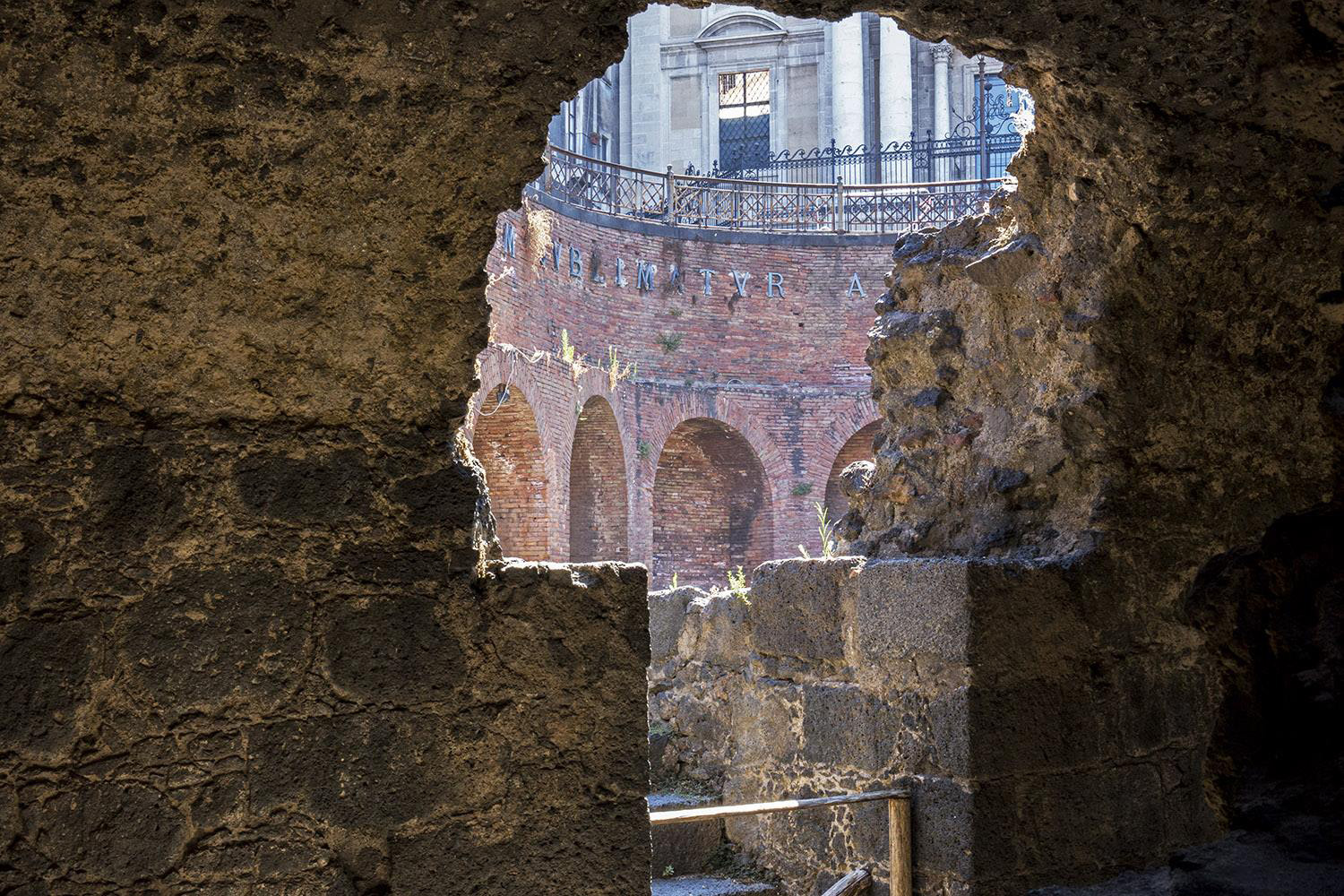 The ancient amphitheater of Catania (photo Giorgio Romeo)