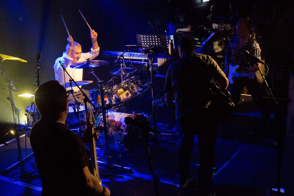 Nick Mason e i Saucerful of secrets (Foto Jill Furmanovsky)