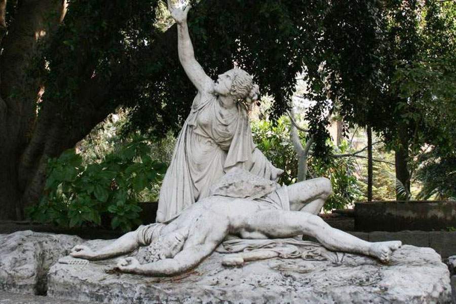 La statua di Aci e Galatea a villa Belvedere, Acireale