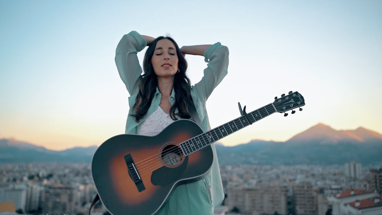 Aurora D'Amico nel videoclip di "Feelings"