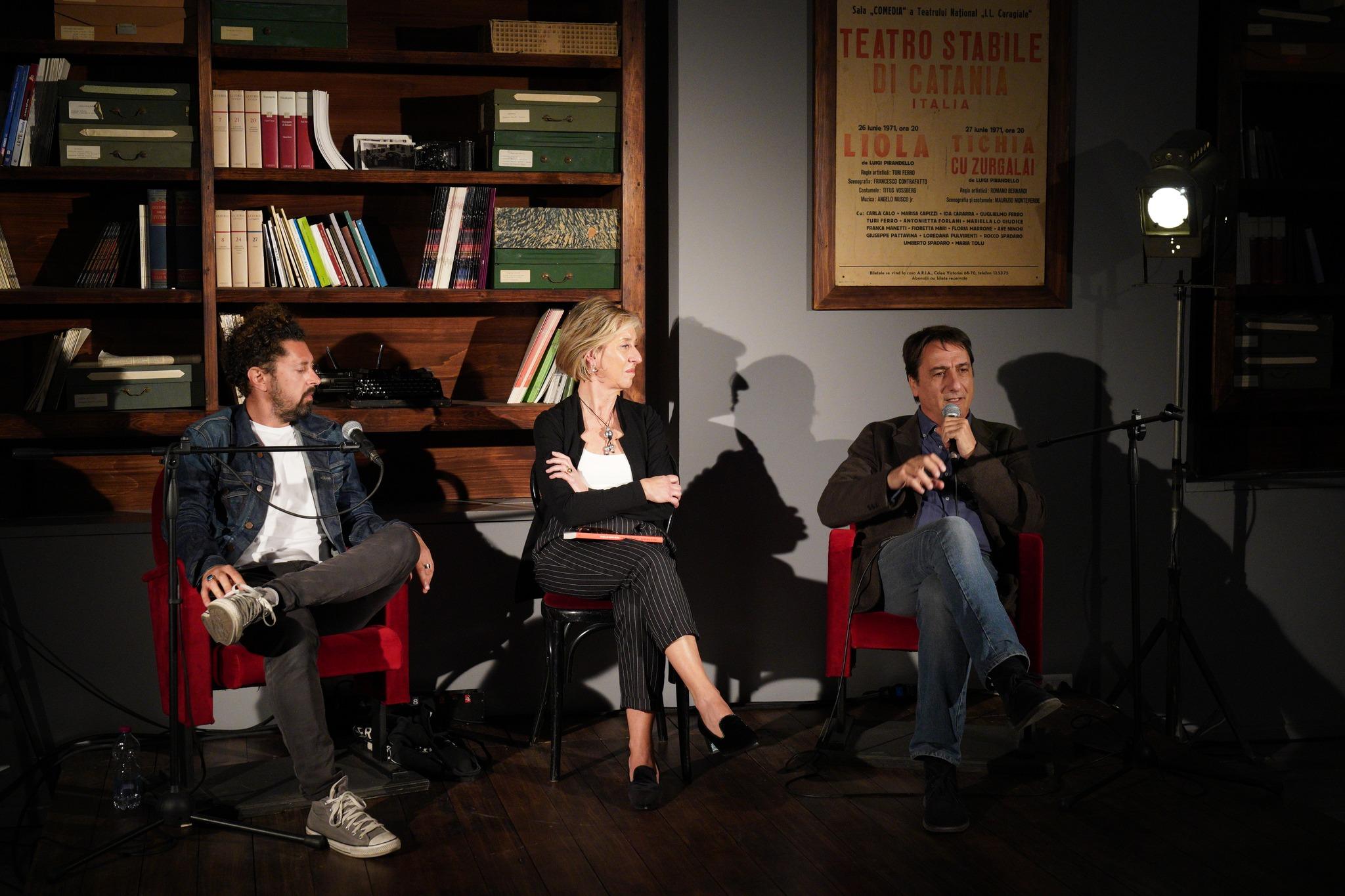 Ezio Abbate, Raffaella Tramontano e Claudio Fava alla presentazione di "Centoventisei" (Mondadori) presso il Teatro Stabile di Catania | Ph. Antonio Parrinello