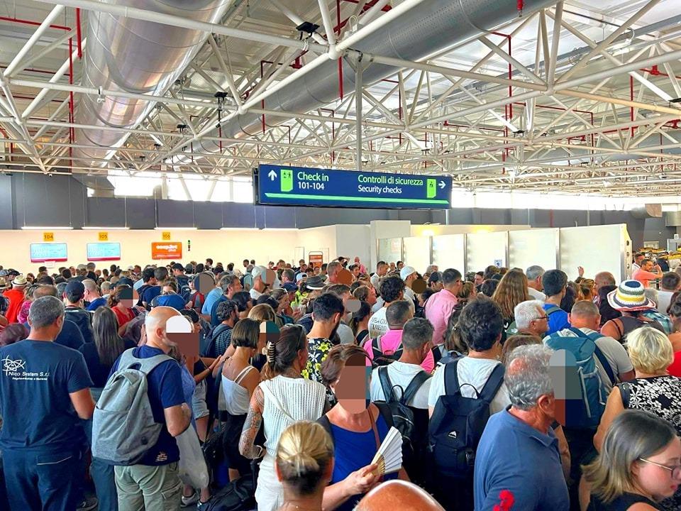 Terminal C Aeroporto di Catania (fonte pagina FB Inciviltà a Catania)